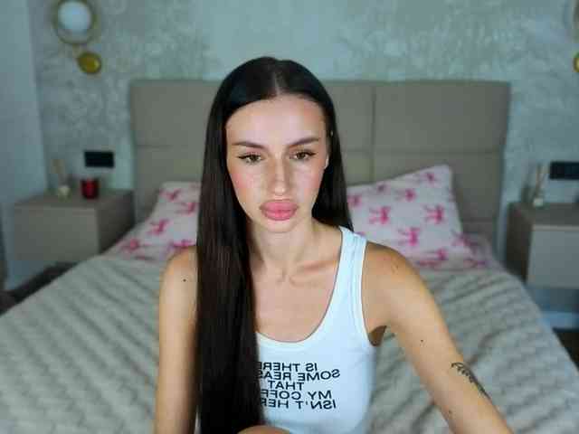 SnowWhiteee webcam