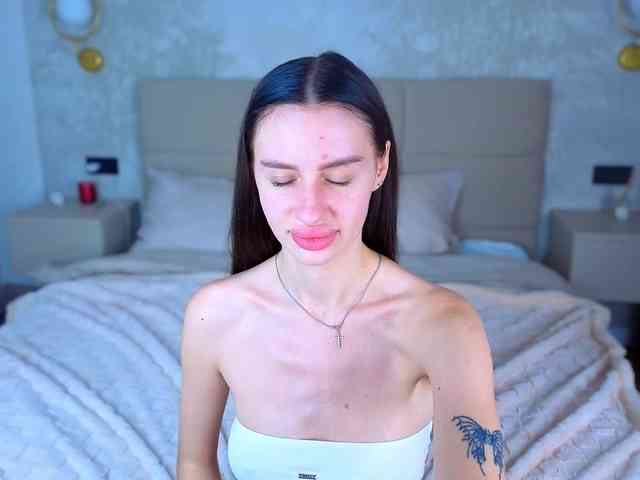 SnowWhiteee webcam