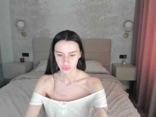 SnowWhiteee webcam