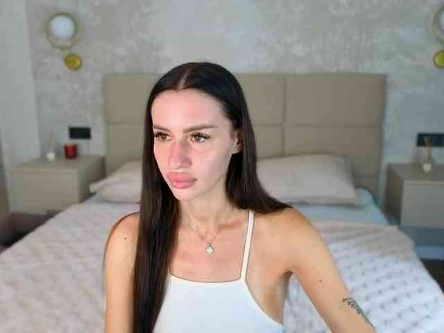 SnowWhiteee webcam