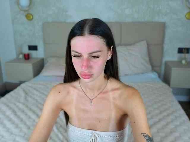 SnowWhiteee webcam