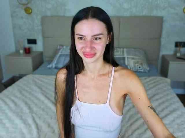 SnowWhiteee webcam