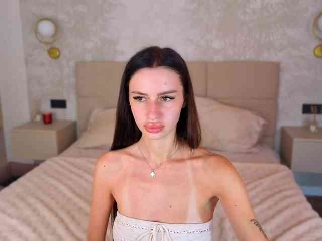 SnowWhiteee webcam