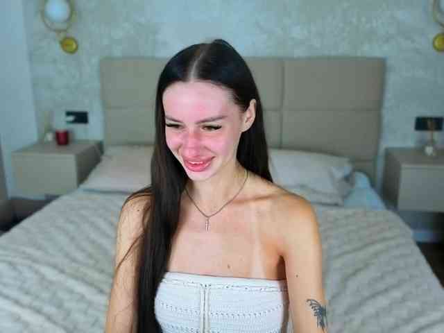 SnowWhiteee webcam