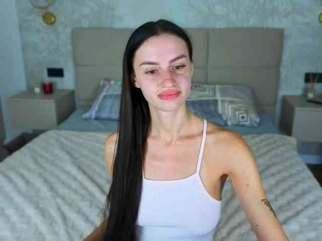 SnowWhiteee webcam
