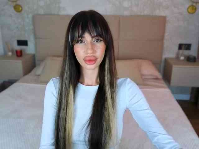 SnowWhiteee webcam