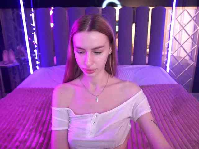 SnowWhiteee webcam