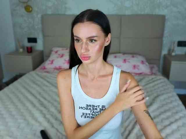 SnowWhiteee webcam