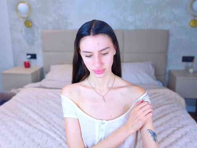 SnowWhiteee webcam