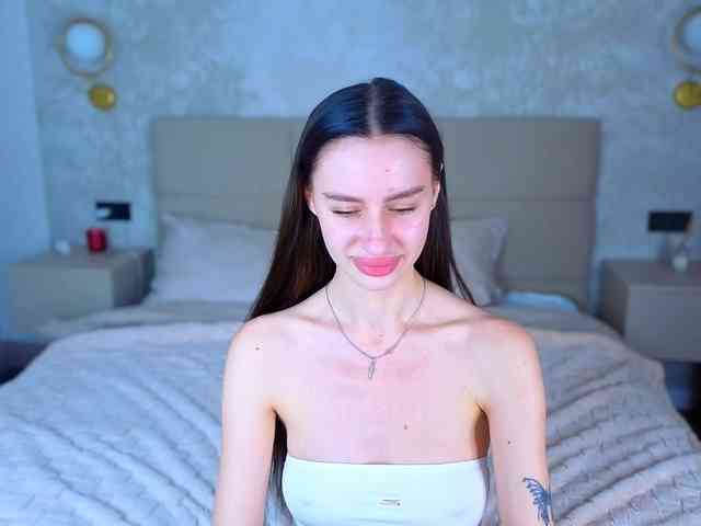 SnowWhiteee webcam