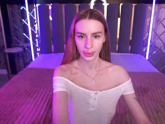 SnowWhiteee webcam
