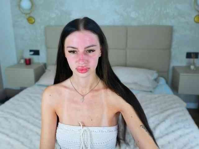 SnowWhiteee webcam