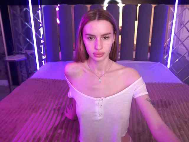 SnowWhiteee webcam