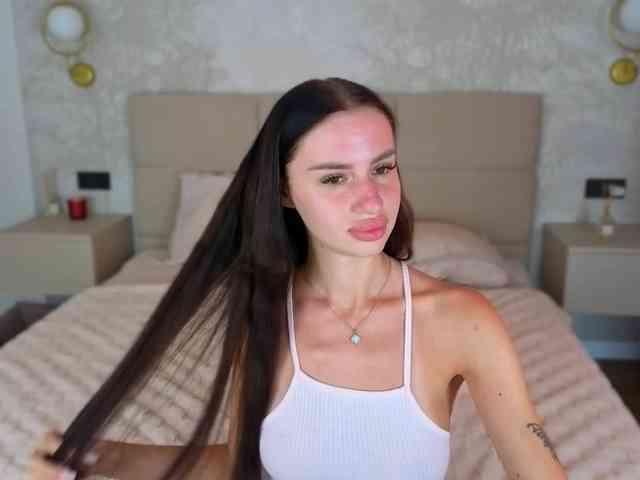 SnowWhiteee webcam