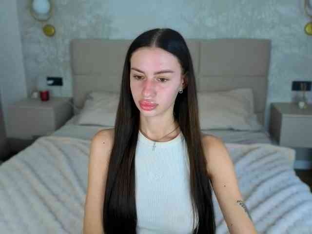 SnowWhiteee webcam