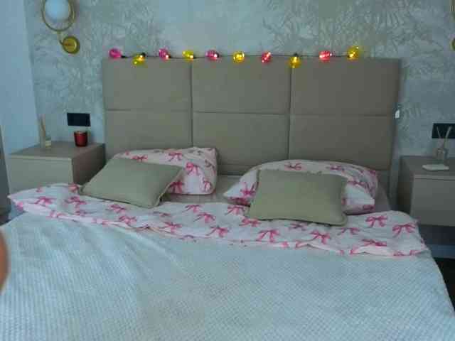 SnowWhiteee webcam