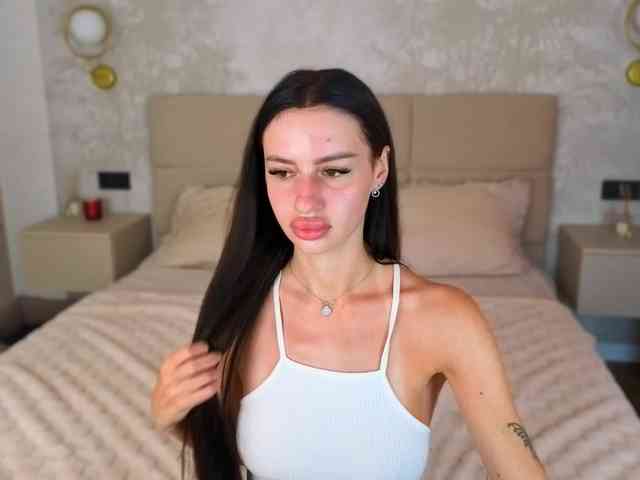SnowWhiteee webcam