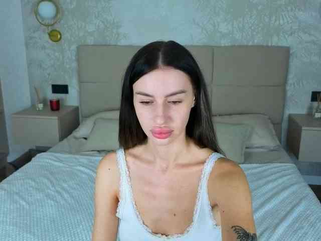 SnowWhiteee webcam
