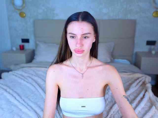 SnowWhiteee webcam