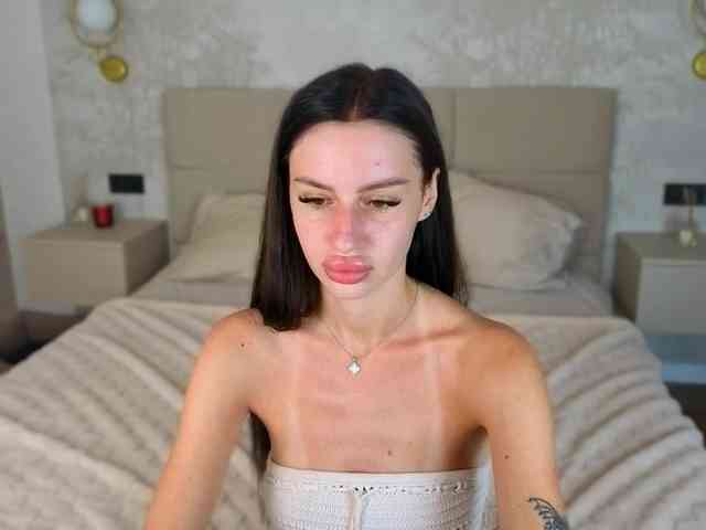 SnowWhiteee webcam