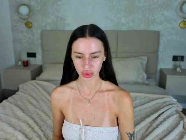 SnowWhiteee webcam