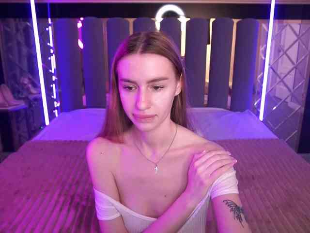 SnowWhiteee webcam