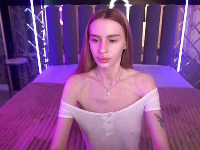 SnowWhiteee webcam