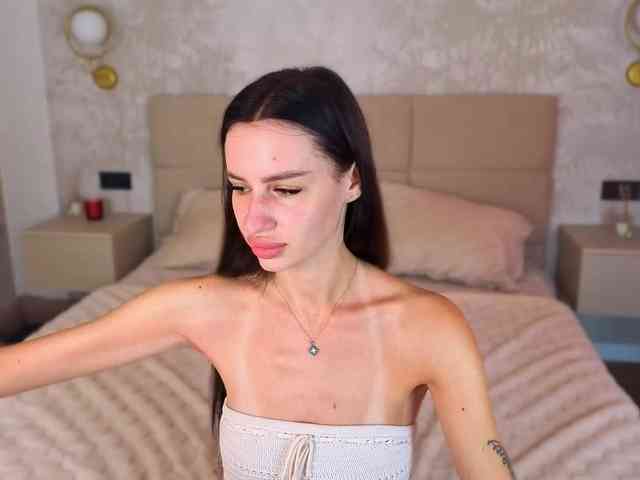 SnowWhiteee webcam