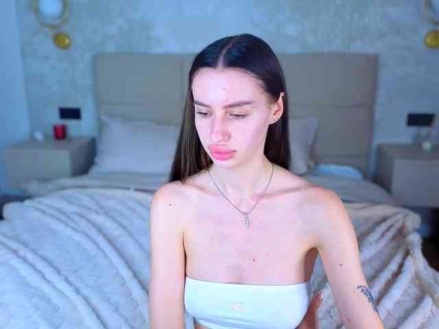 SnowWhiteee webcam