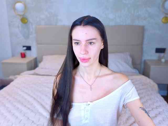 SnowWhiteee webcam
