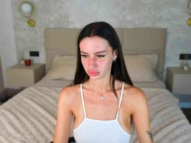 SnowWhiteee webcam