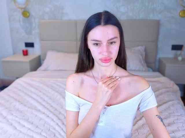 SnowWhiteee webcam