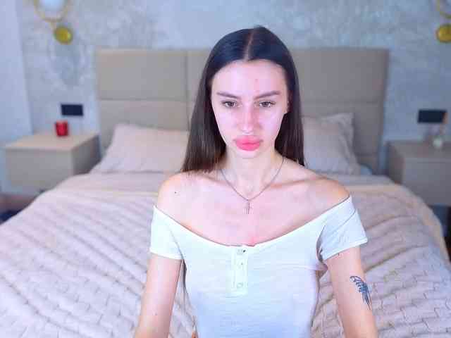 SnowWhiteee webcam