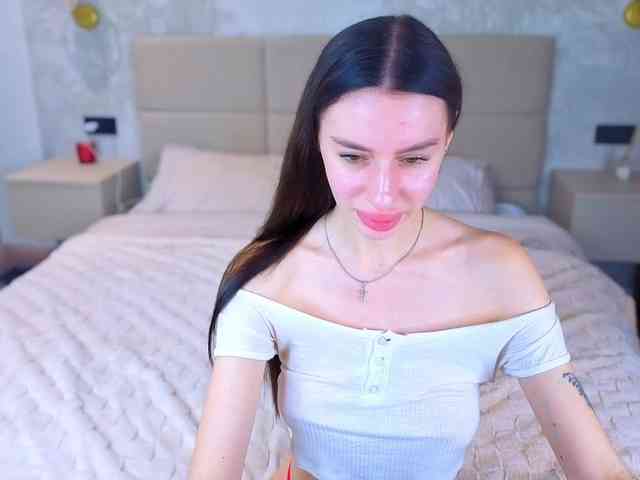 SnowWhiteee webcam