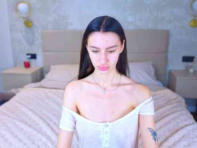SnowWhiteee webcam