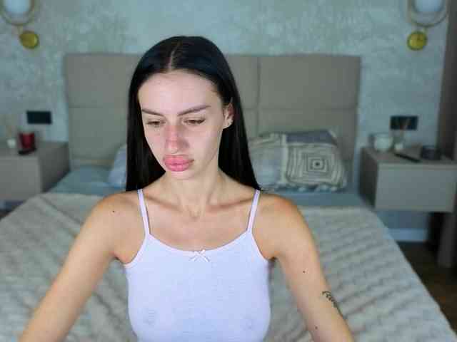 SnowWhiteee webcam
