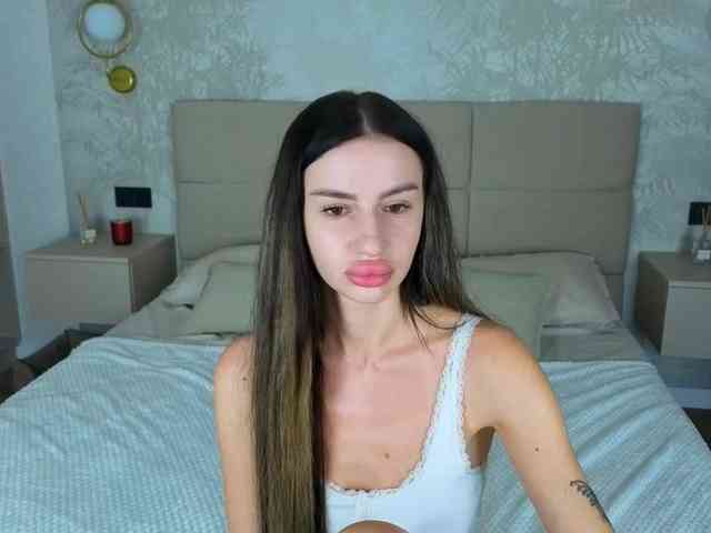 SnowWhiteee webcam