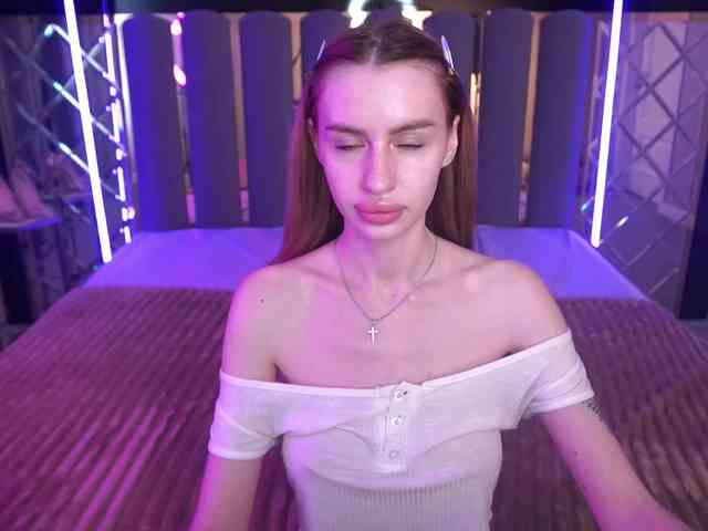 SnowWhiteee webcam