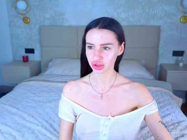 SnowWhiteee webcam