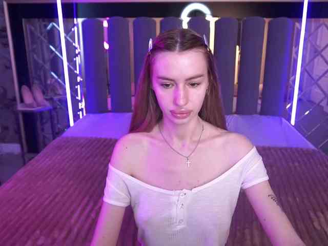 SnowWhiteee webcam