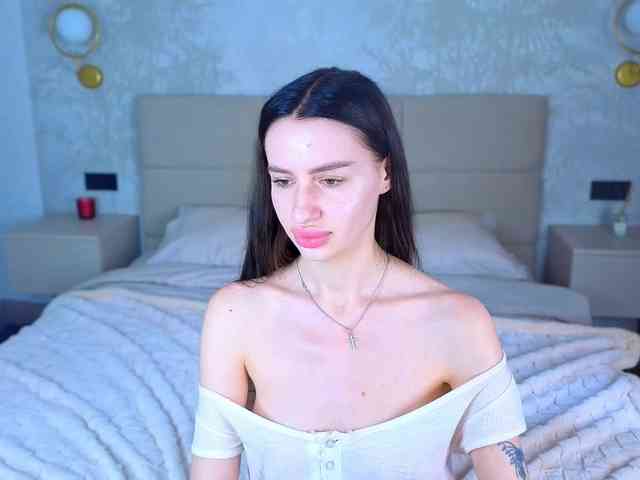 SnowWhiteee webcam