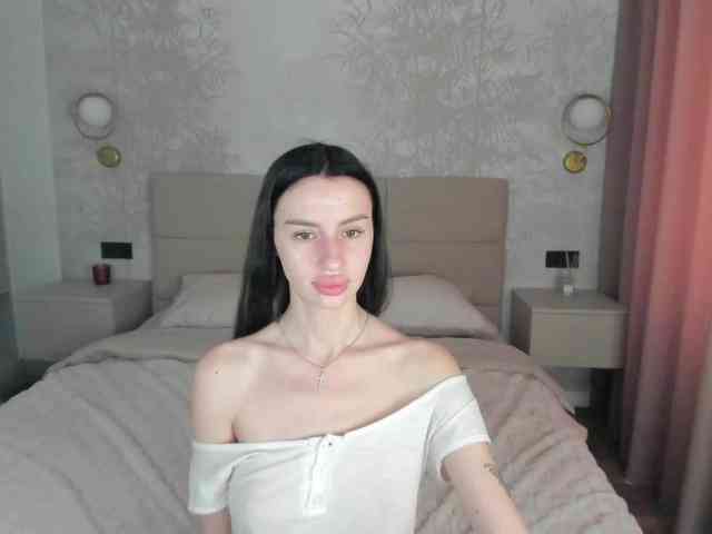 SnowWhiteee webcam