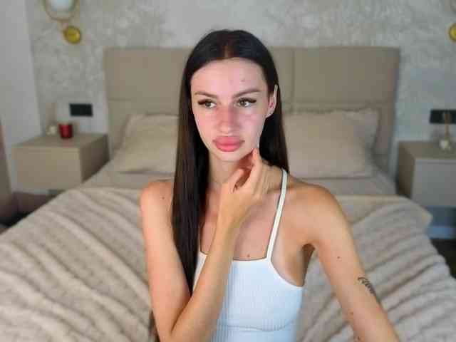 SnowWhiteee webcam