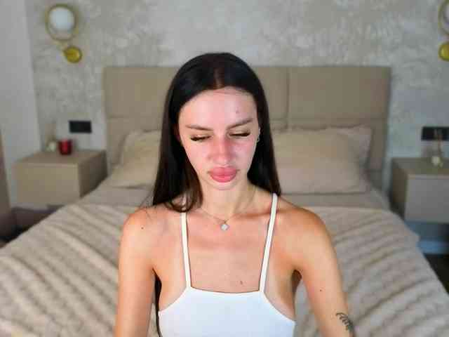 SnowWhiteee webcam