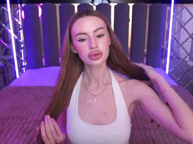 SnowWhiteee webcam