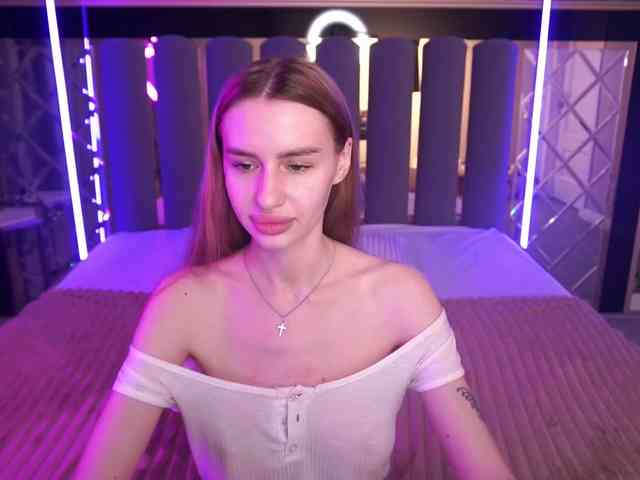 SnowWhiteee webcam
