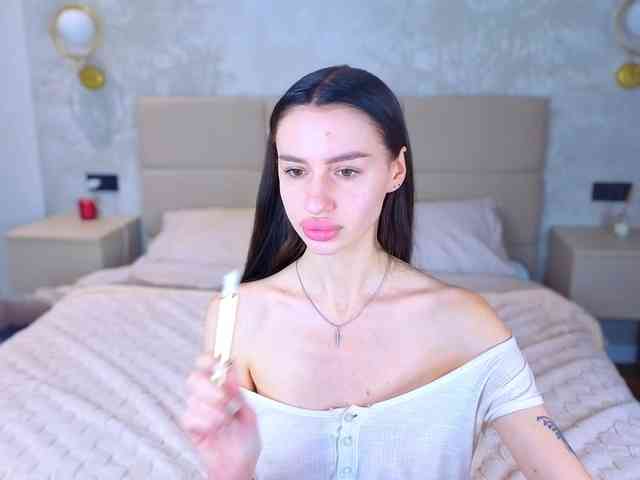 SnowWhiteee webcam