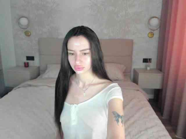SnowWhiteee webcam
