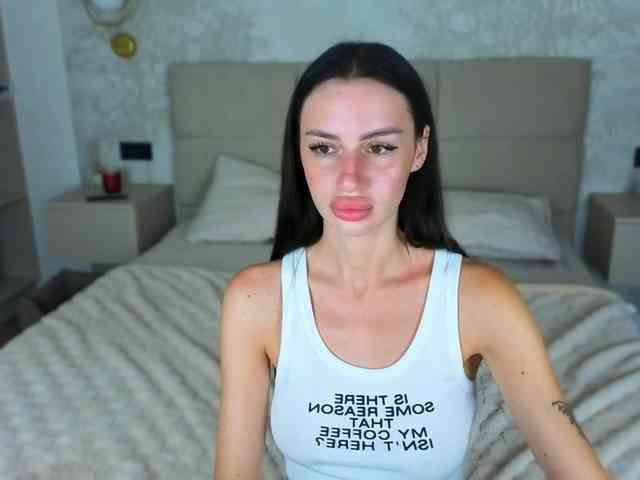 SnowWhiteee webcam