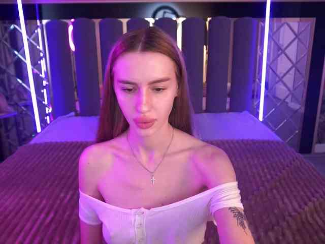 SnowWhiteee webcam